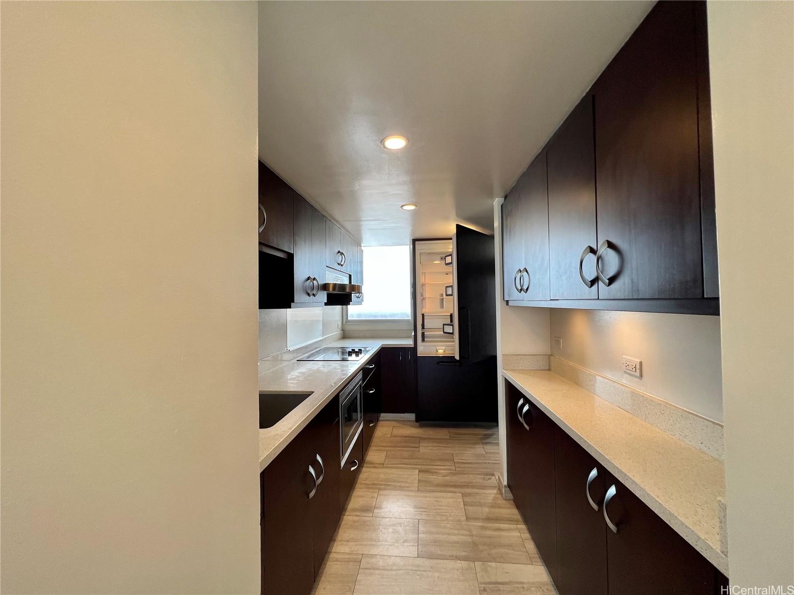 500 University Avenue  Unit 904