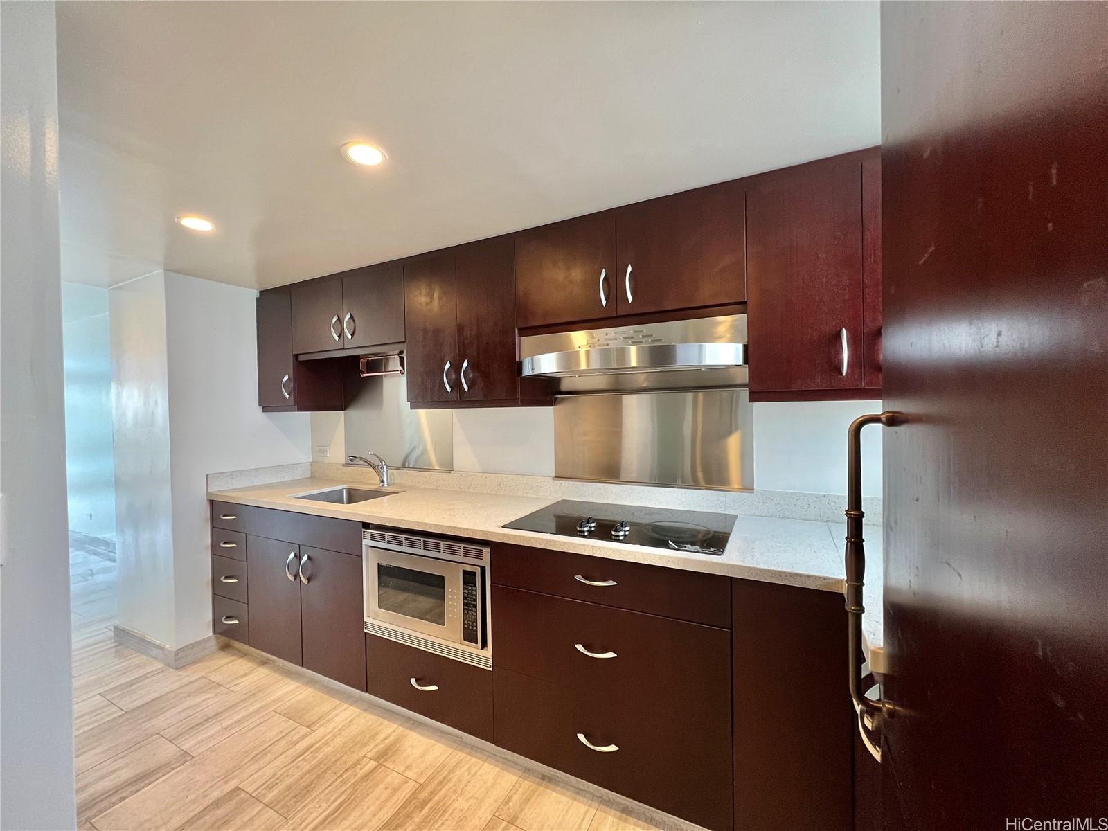500 University Avenue  Unit 904