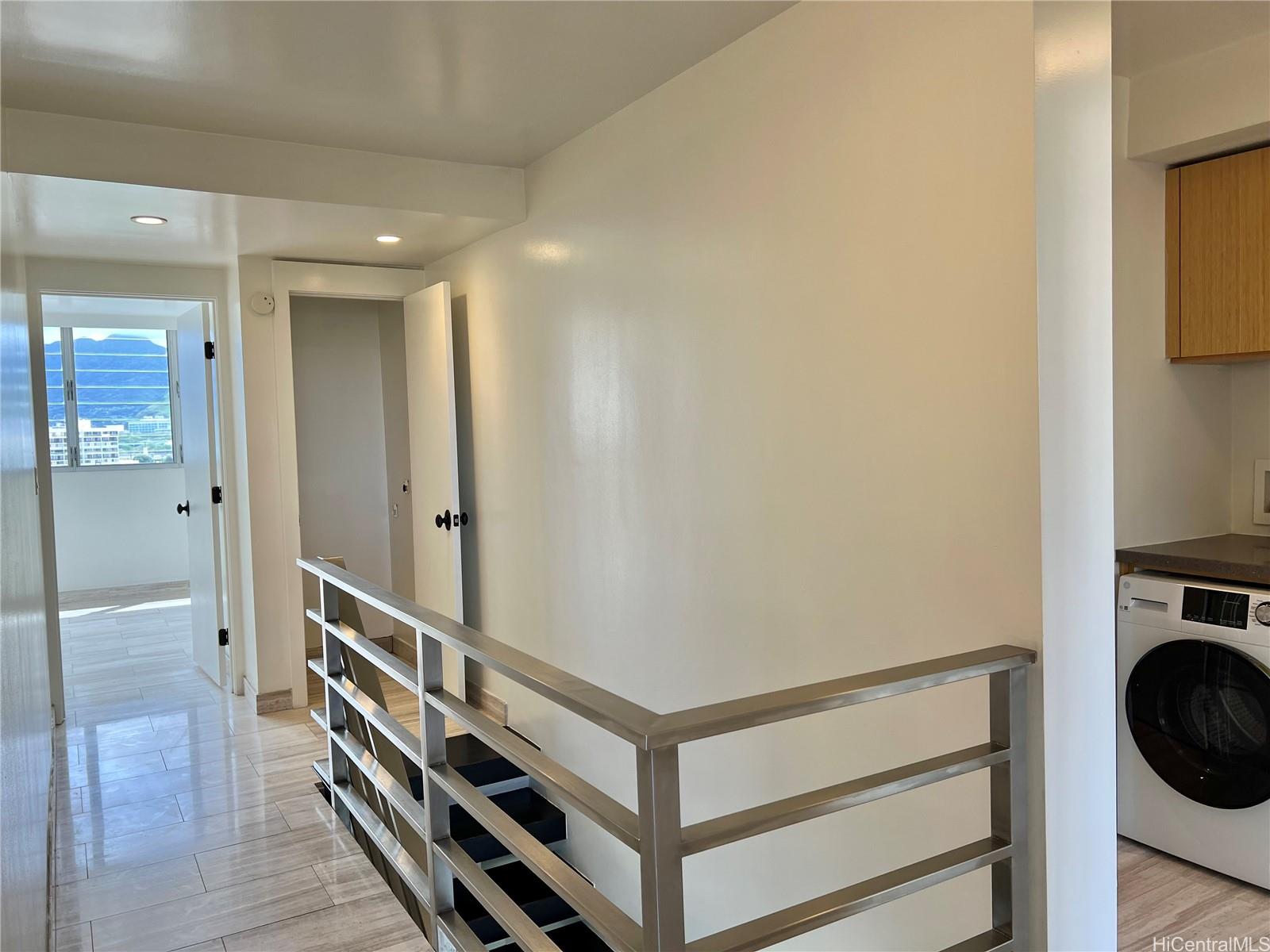 500 University Avenue  Unit 904