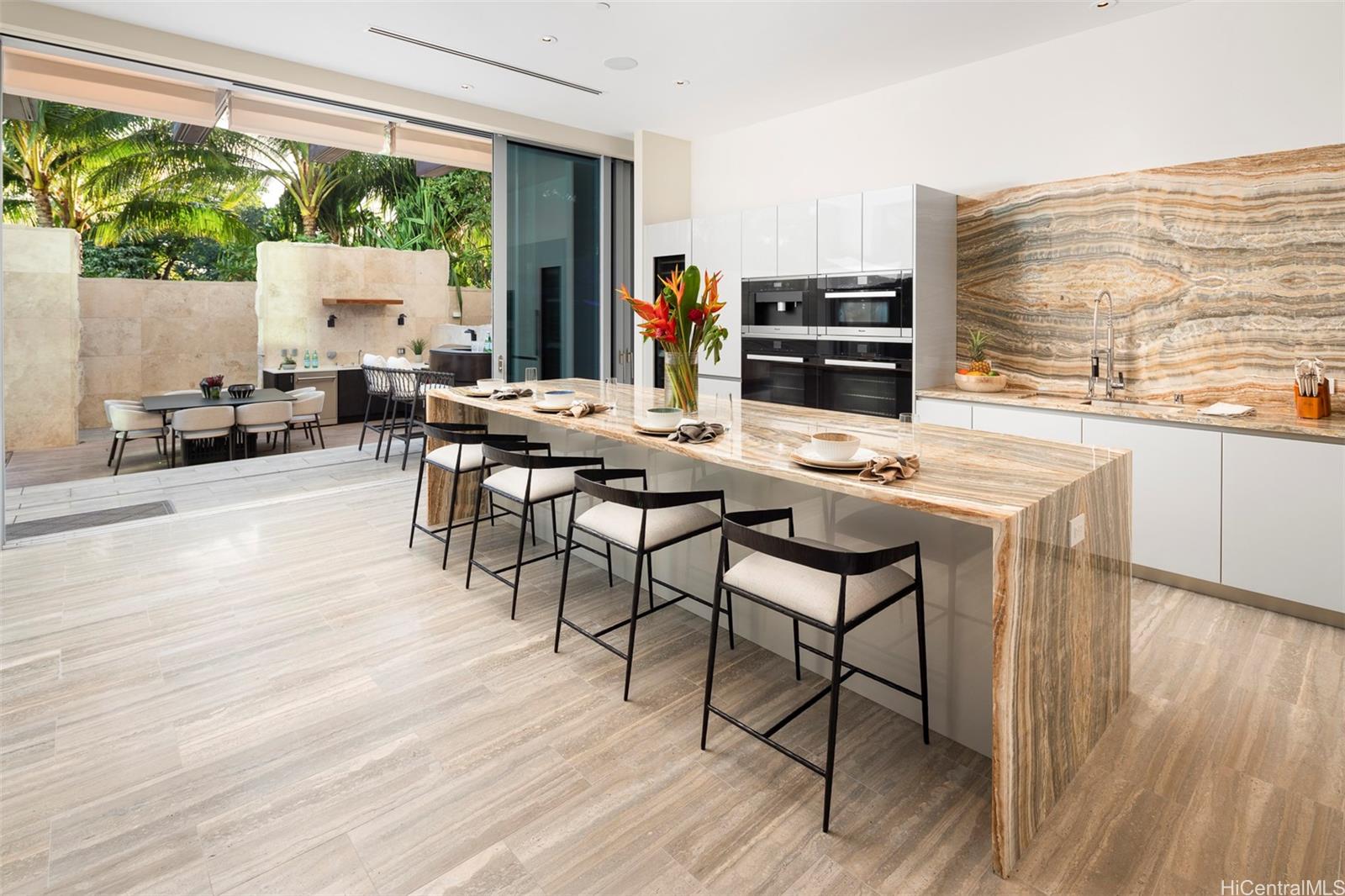 1118 Ala Moana Boulevard  Unit V 1/6