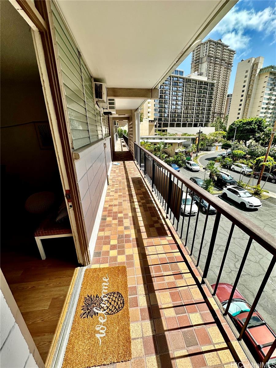 1863 Kaioo Drive  Unit 404