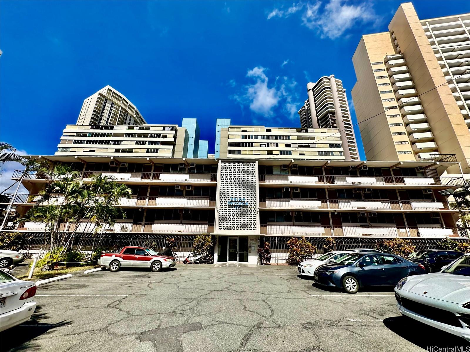 1863 Kaioo Drive  Unit 404