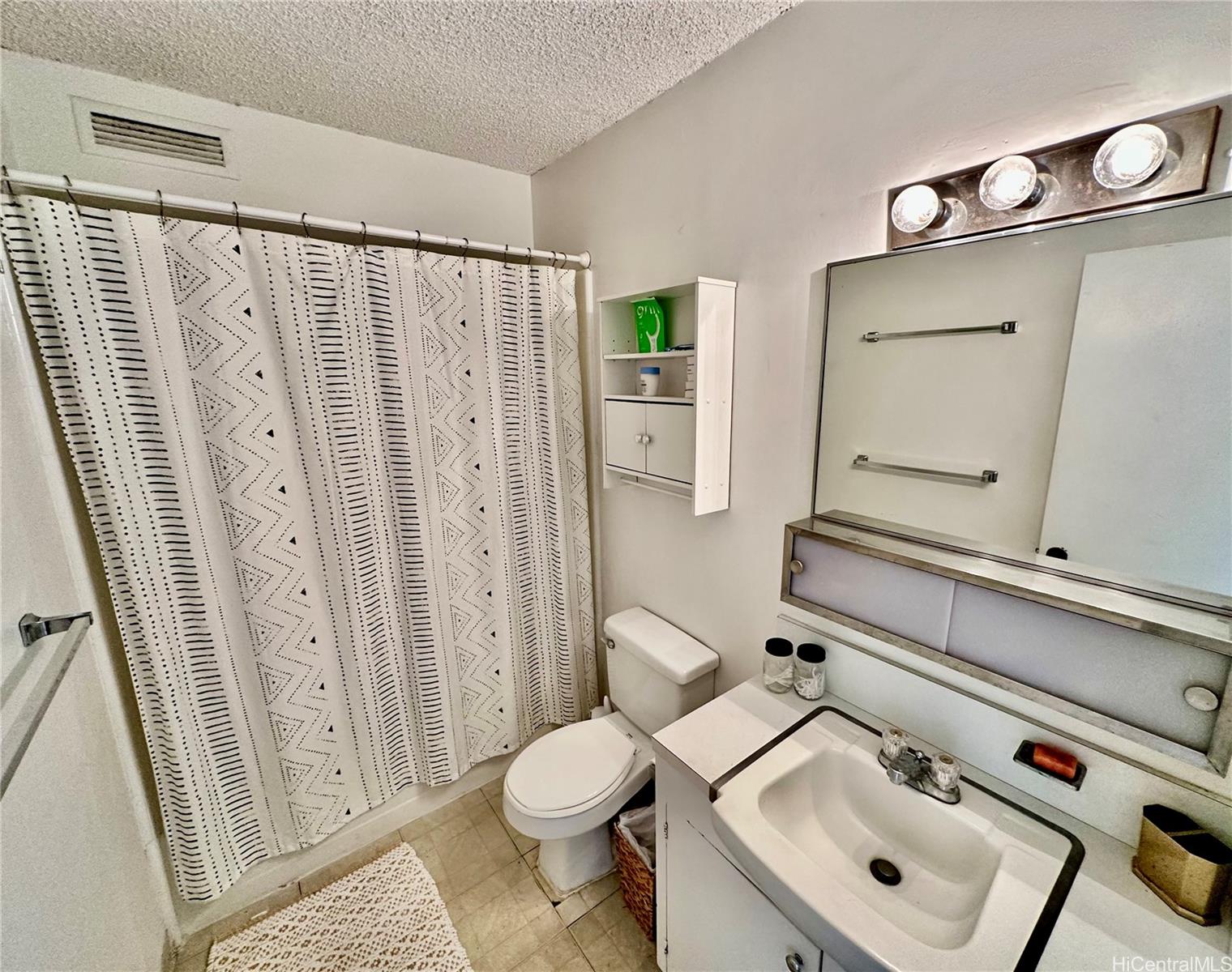 1863 Kaioo Drive  Unit 404