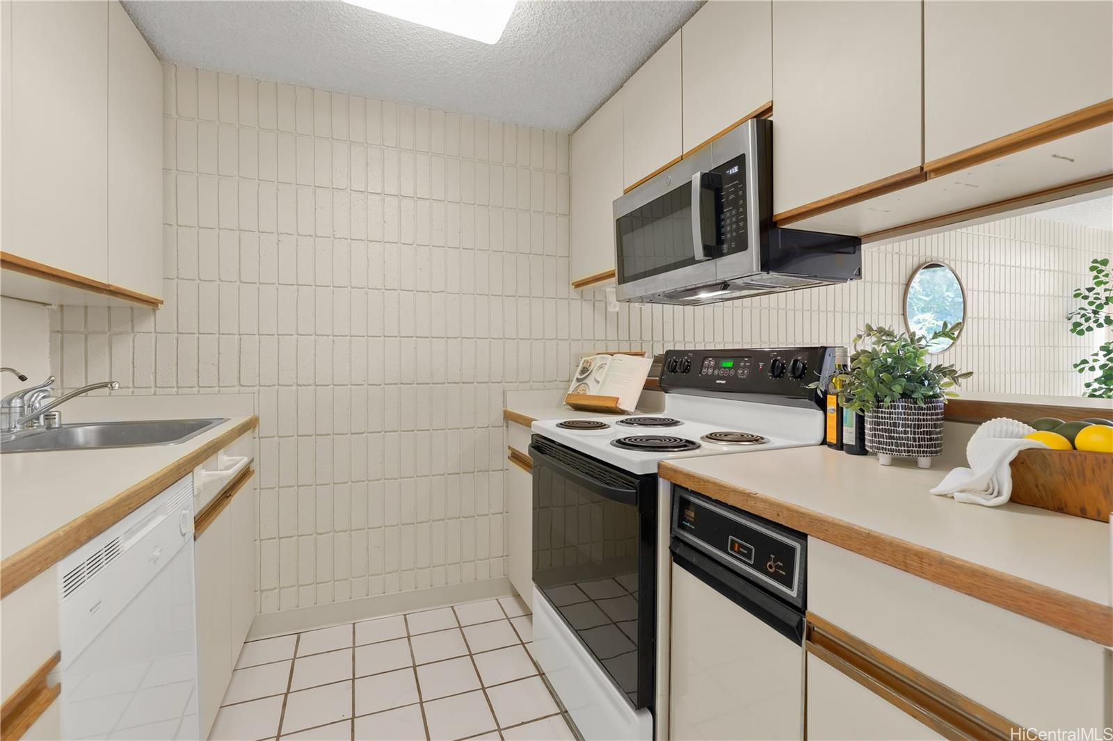 855 Makahiki Way  Unit 202