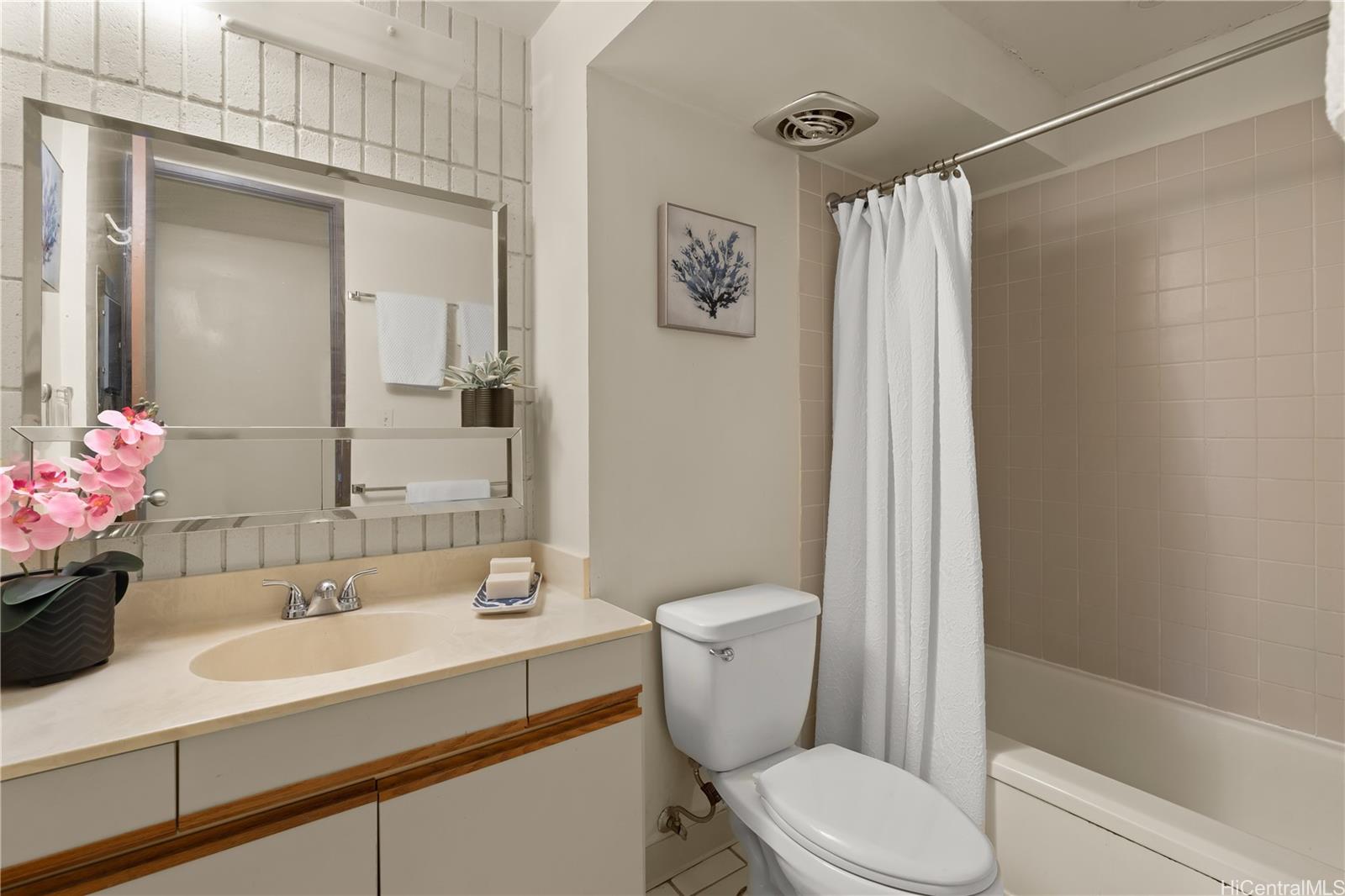 855 Makahiki Way  Unit 202