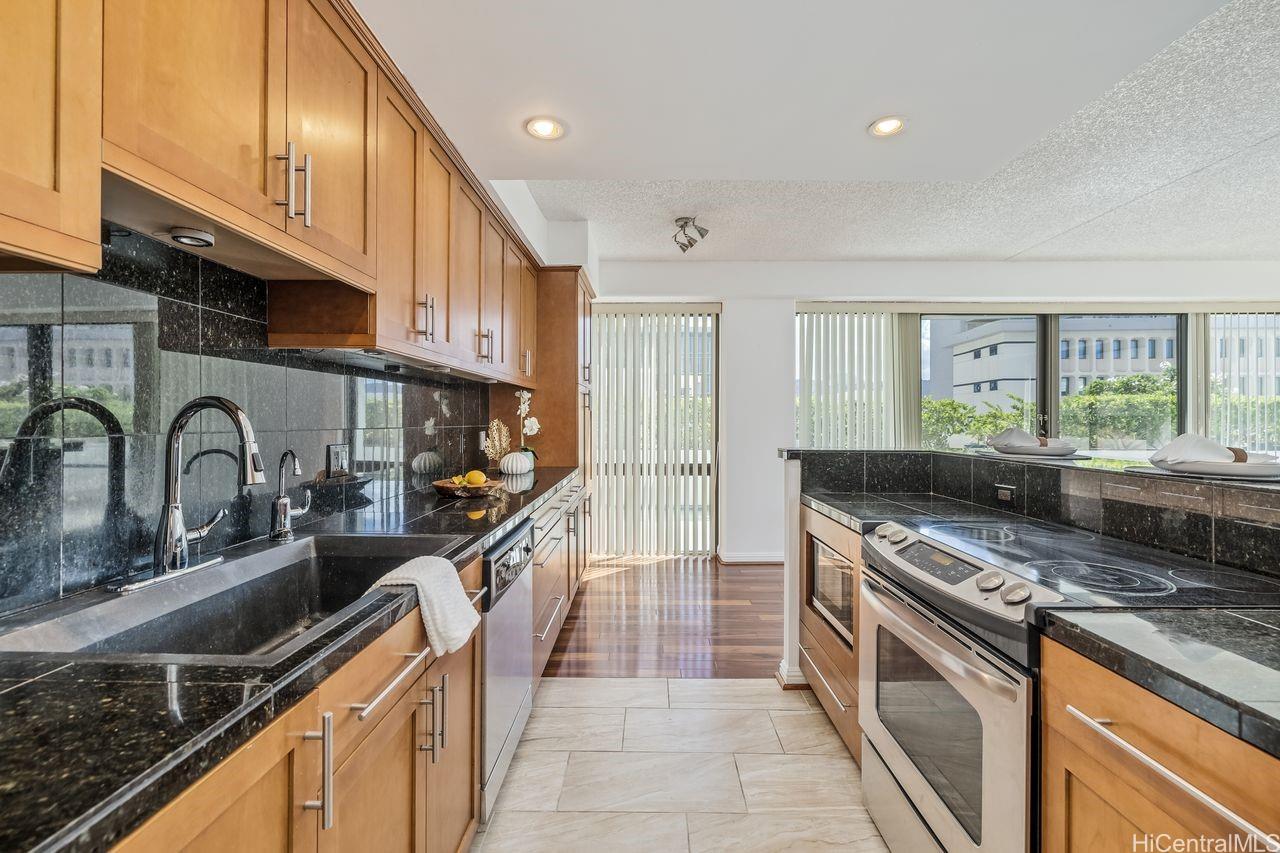 700 Richards Street  Unit 706