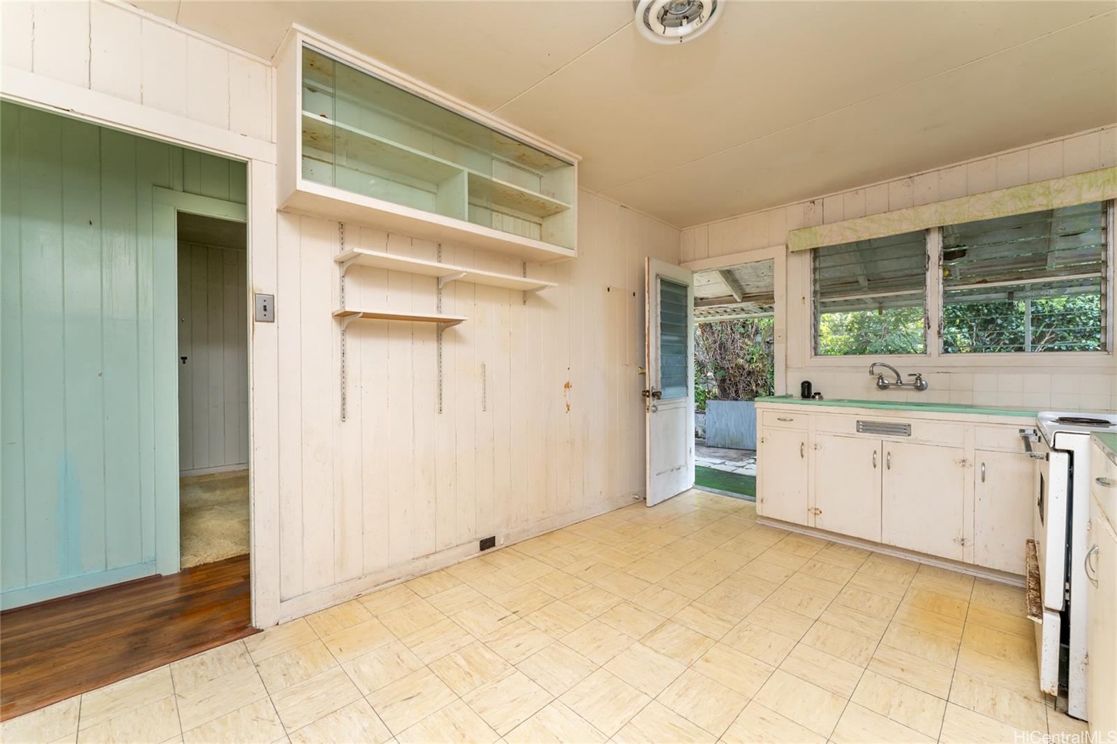 3169 Beaumont Woods Place Honolulu HI 96822 listed 09292023