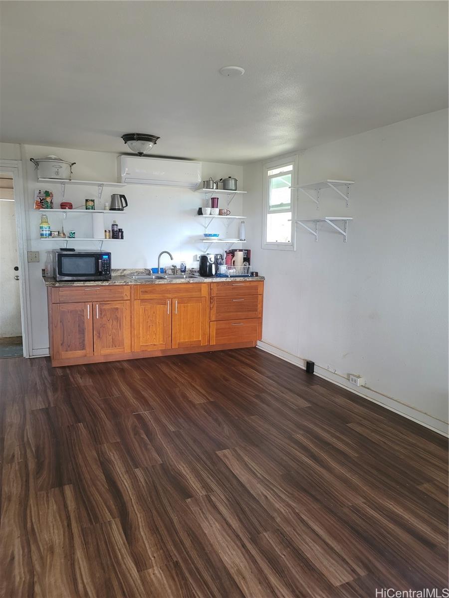 Photo 4 of 6