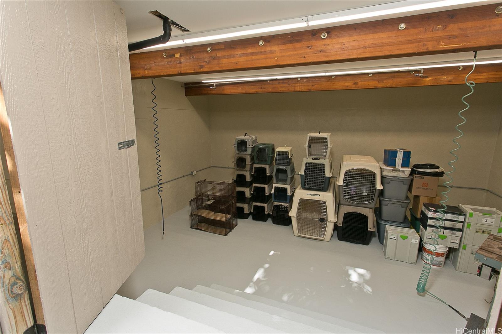 Photo 21 of 25