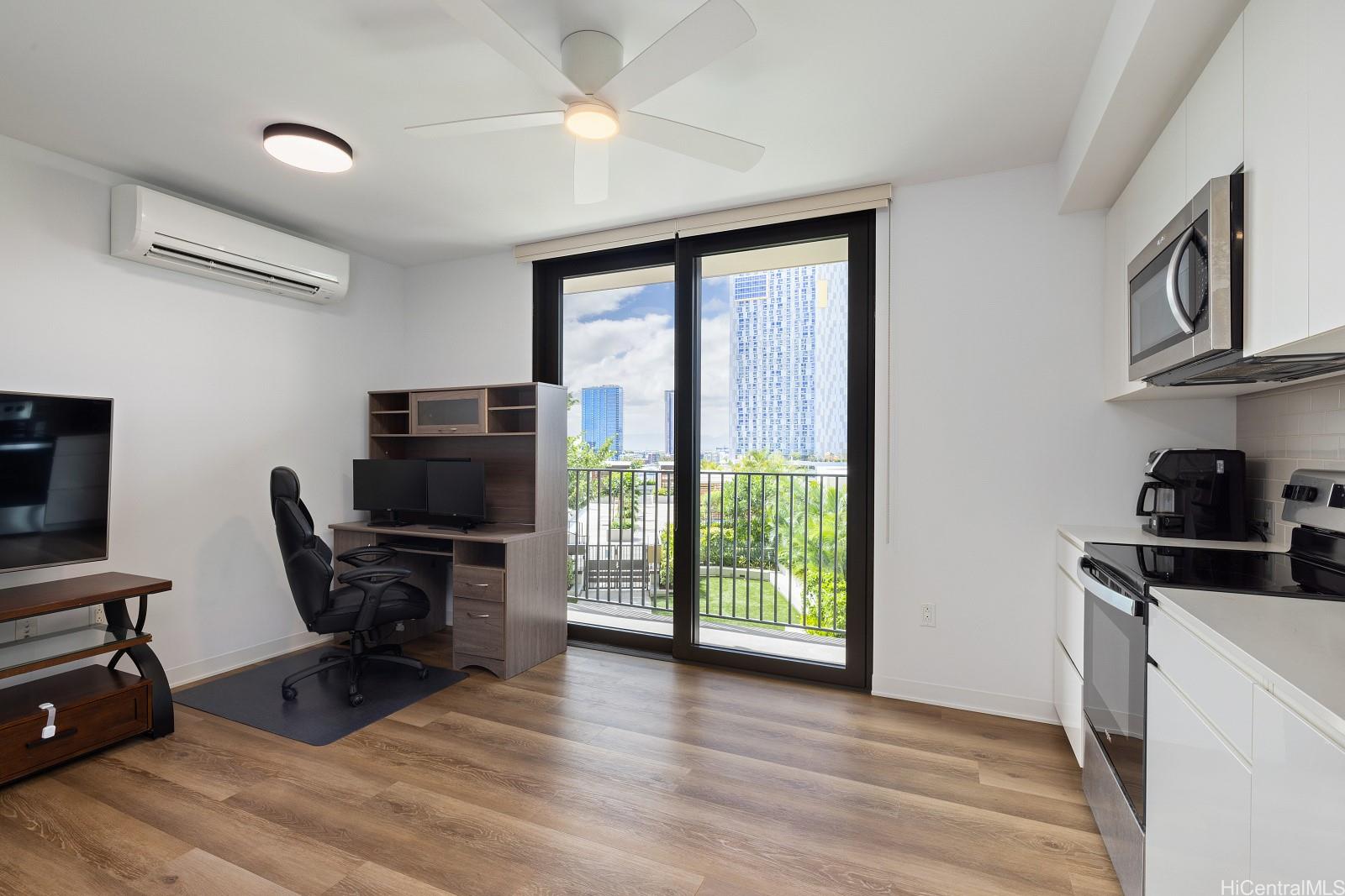 987 Queen Street  Unit 911