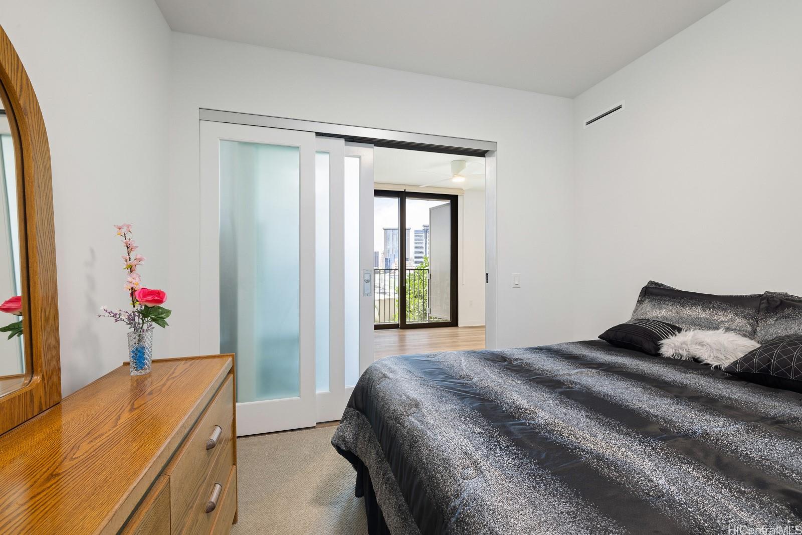 987 Queen Street  Unit 911