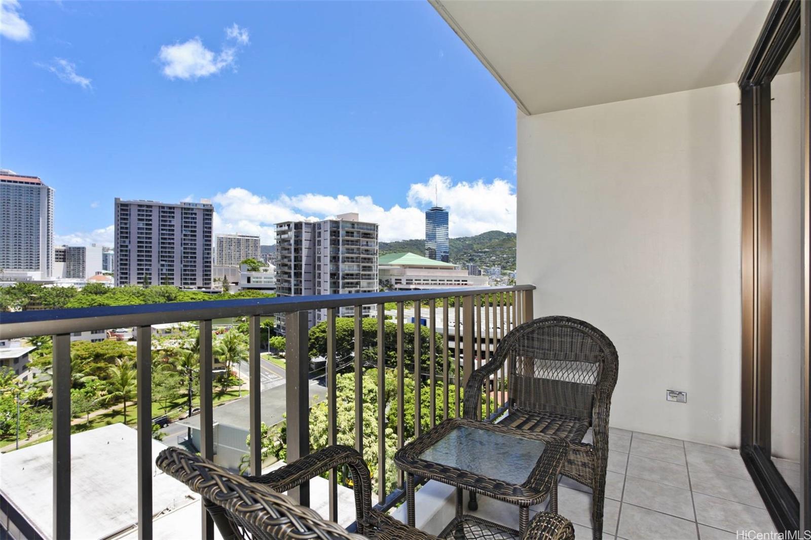 411 Hobron Lane 1014