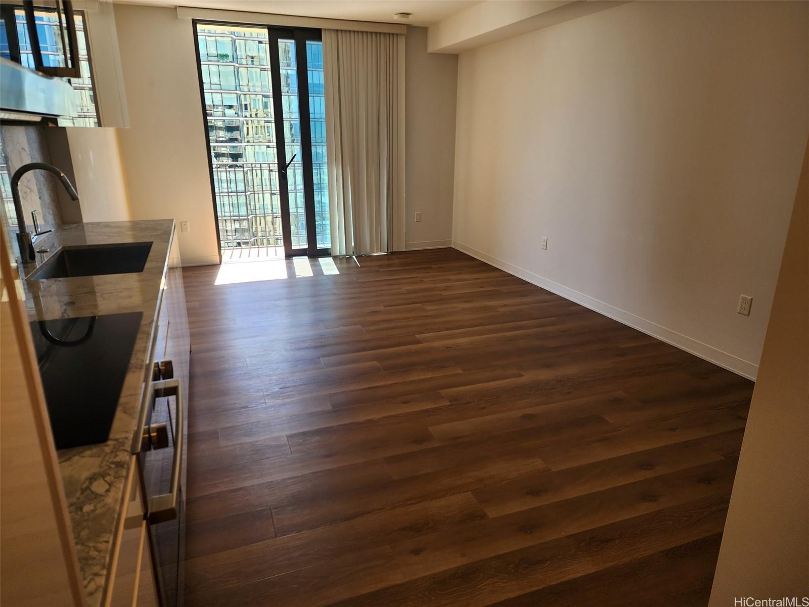 987 Queen Street  Unit 3506