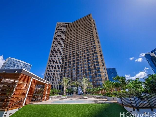 987 Queen Street  Unit 3506