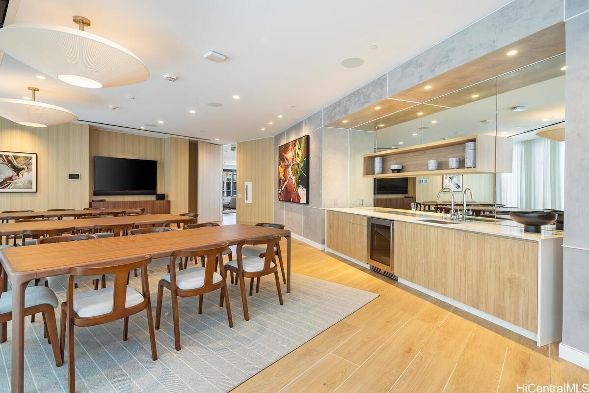 987 Queen Street  Unit 3506