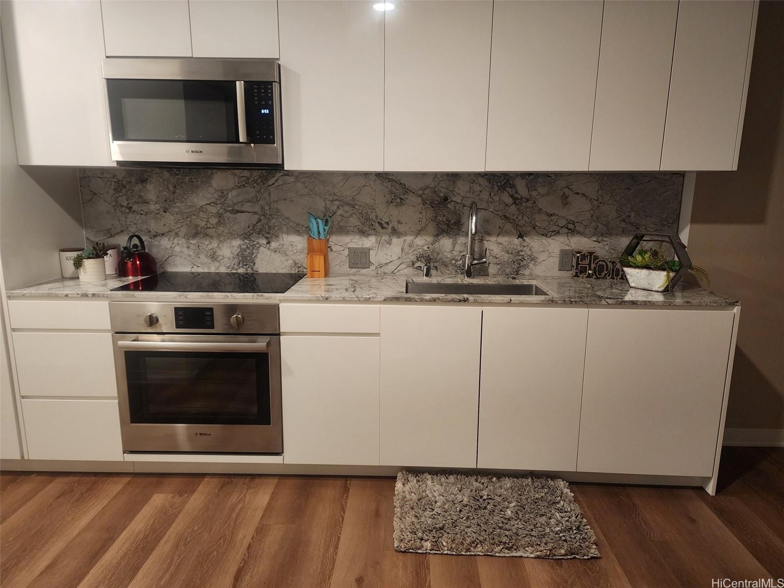 987 Queen Street  Unit 3506