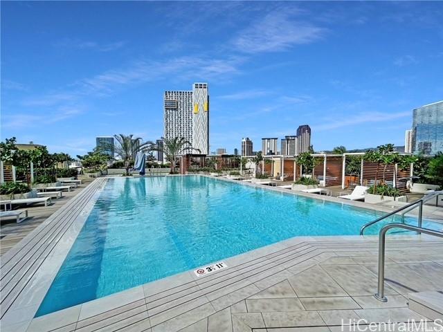 987 Queen Street  Unit 3506