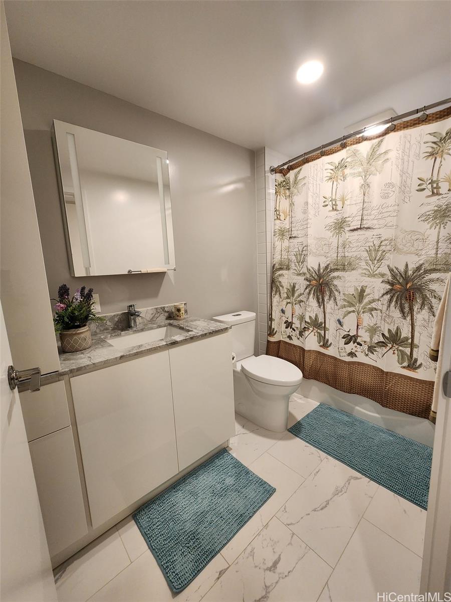 987 Queen Street  Unit 3506