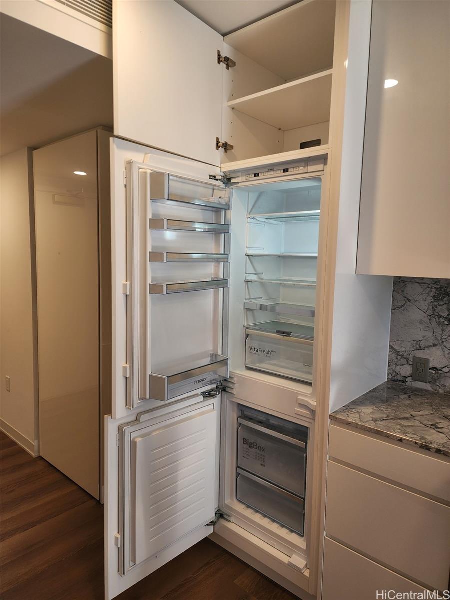 987 Queen Street  Unit 3506