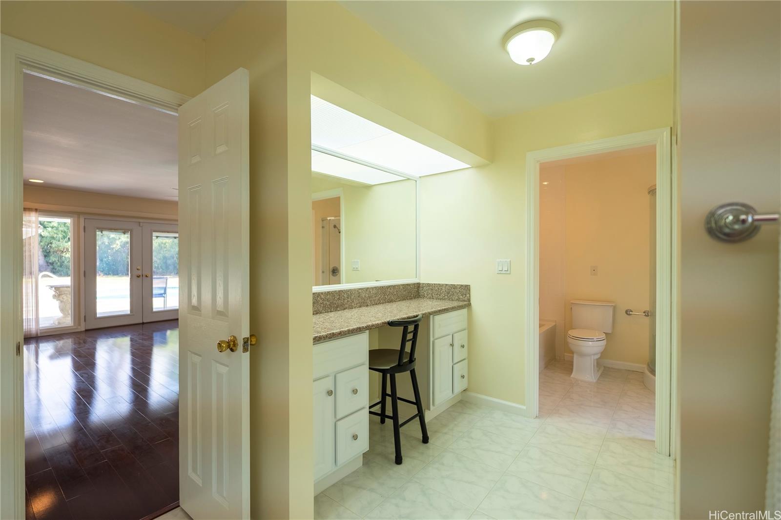 Photo 17 of 25