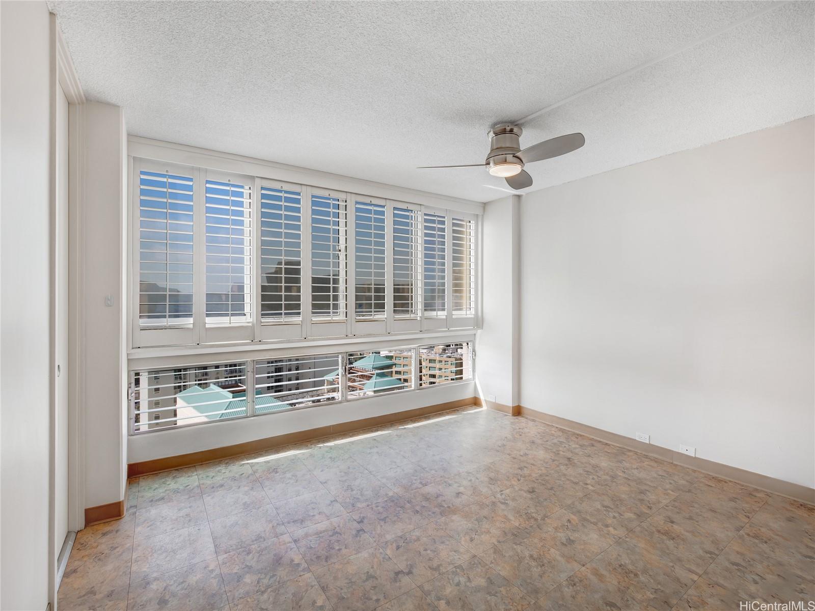 1212 Punahou Street  Unit 2307