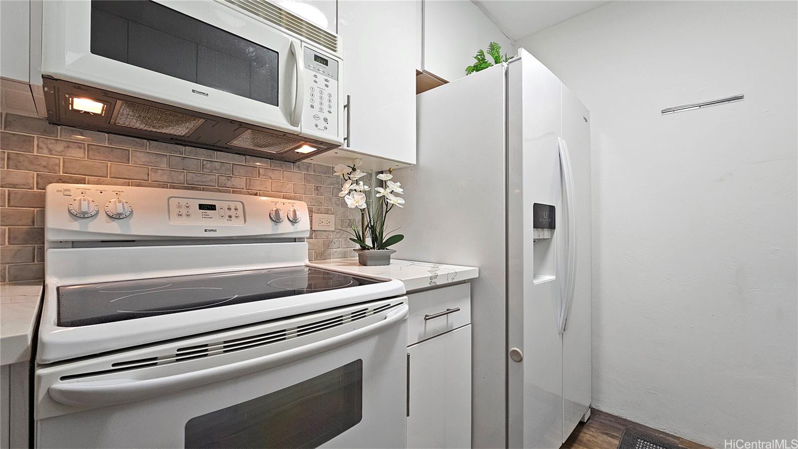 87-561 Farrington Highway  Unit 109