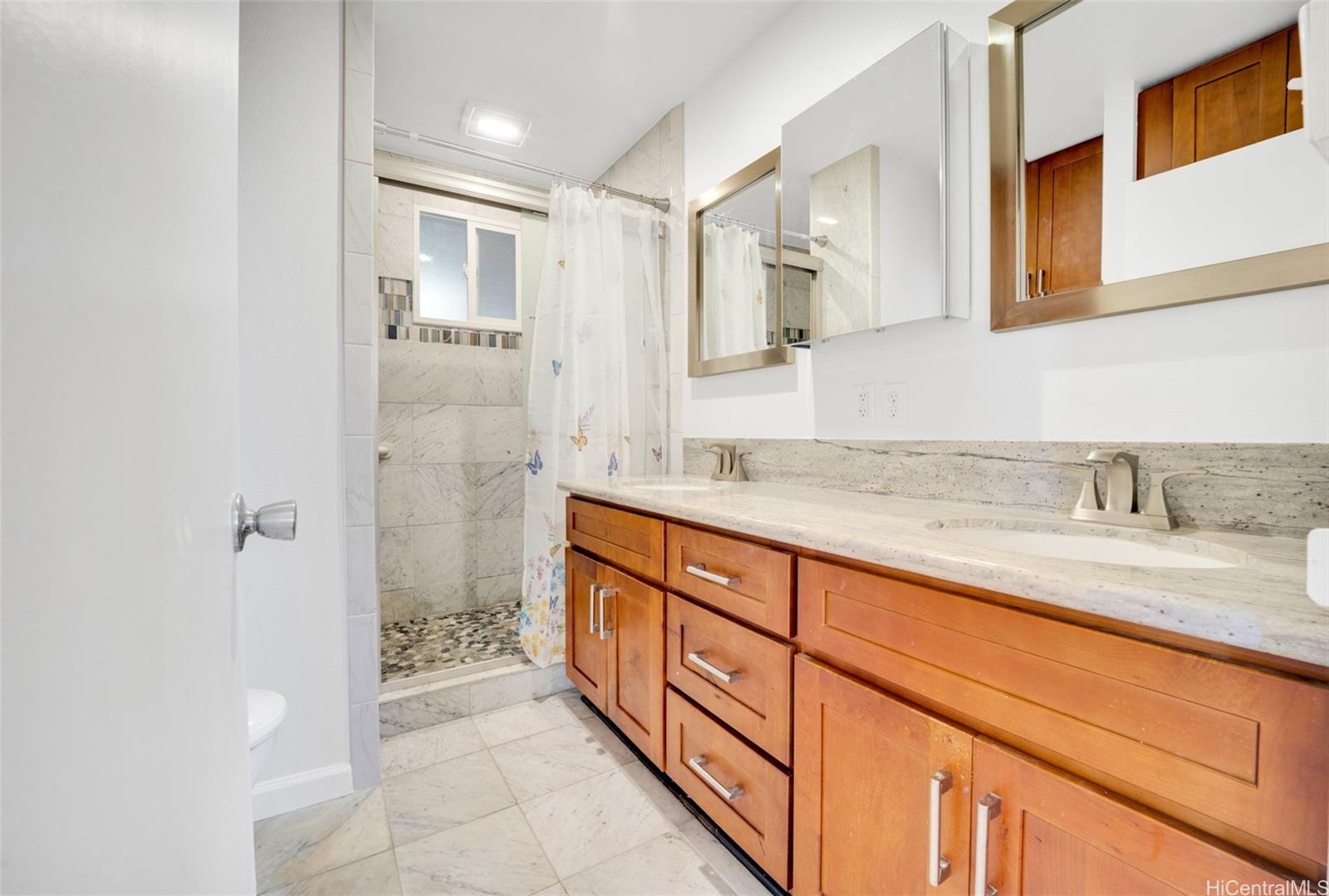 1368 Hoohui Street Pearl City HI 96782 listed 01132024