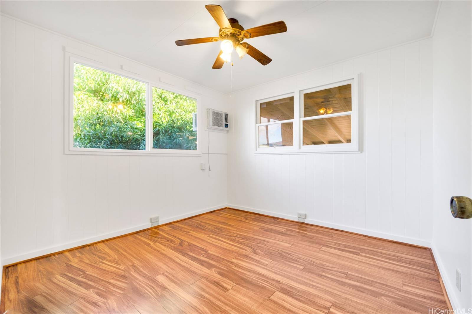 1368 Hoohui Street Pearl City HI 96782 listed 01132024