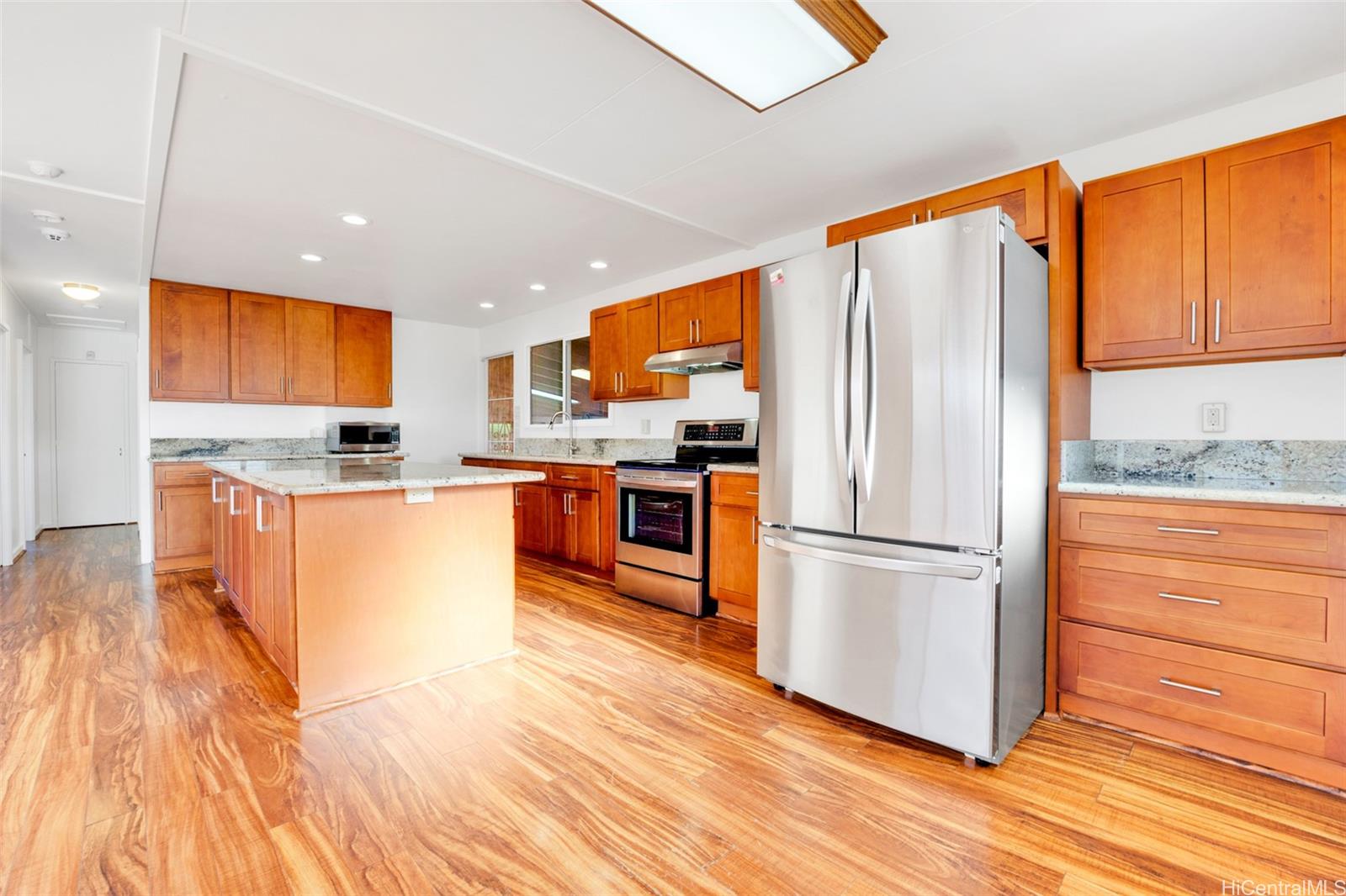 1368 Hoohui Street Pearl City HI 96782 listed 01132024