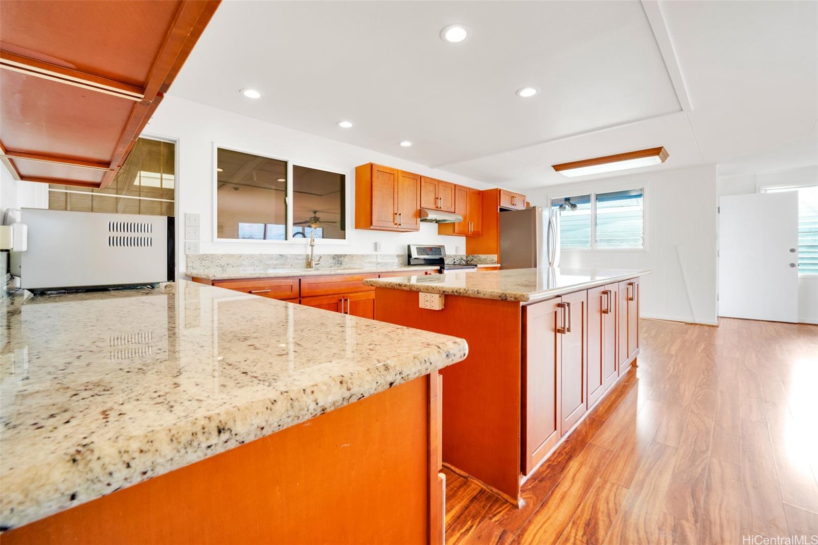 1368 Hoohui Street Pearl City HI 96782 listed 01132024