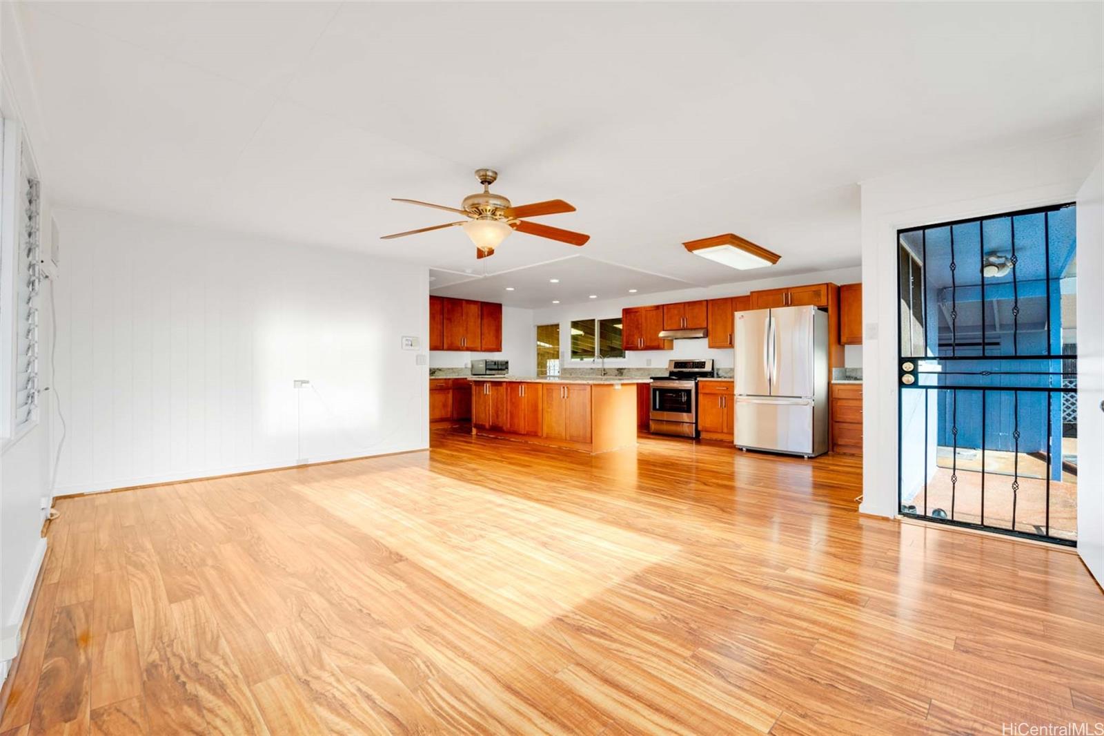 1368 Hoohui Street Pearl City HI 96782 listed 01132024