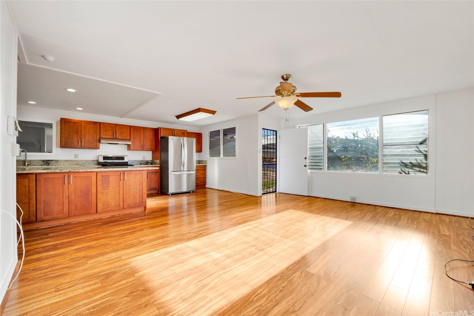 1368 Hoohui Street Pearl City HI 96782 listed 01132024