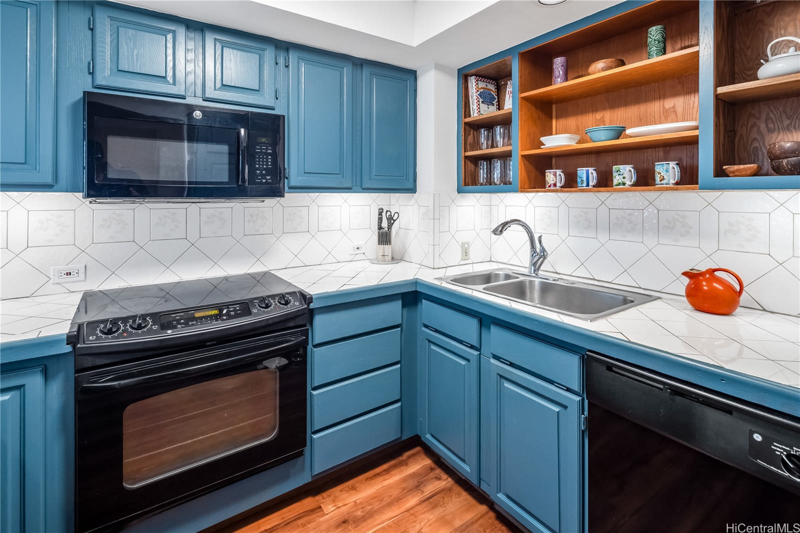 2500 Kalakaua Avenue  Unit 503