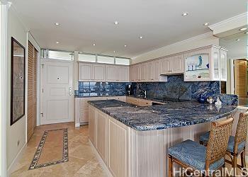 2877 Kalakaua Avenue  Unit 1004