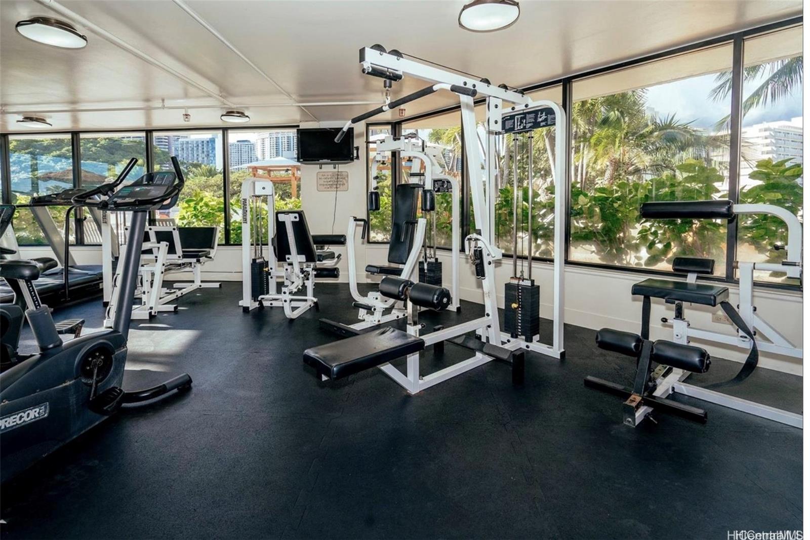 2045 Kalakaua Avenue  Unit 118