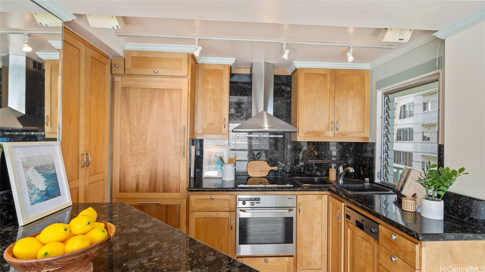 2957 Kalakaua Avenue  Unit 418