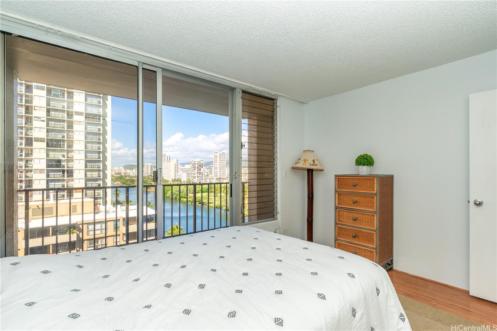 2345 Ala Wai Boulevard  Unit 1518