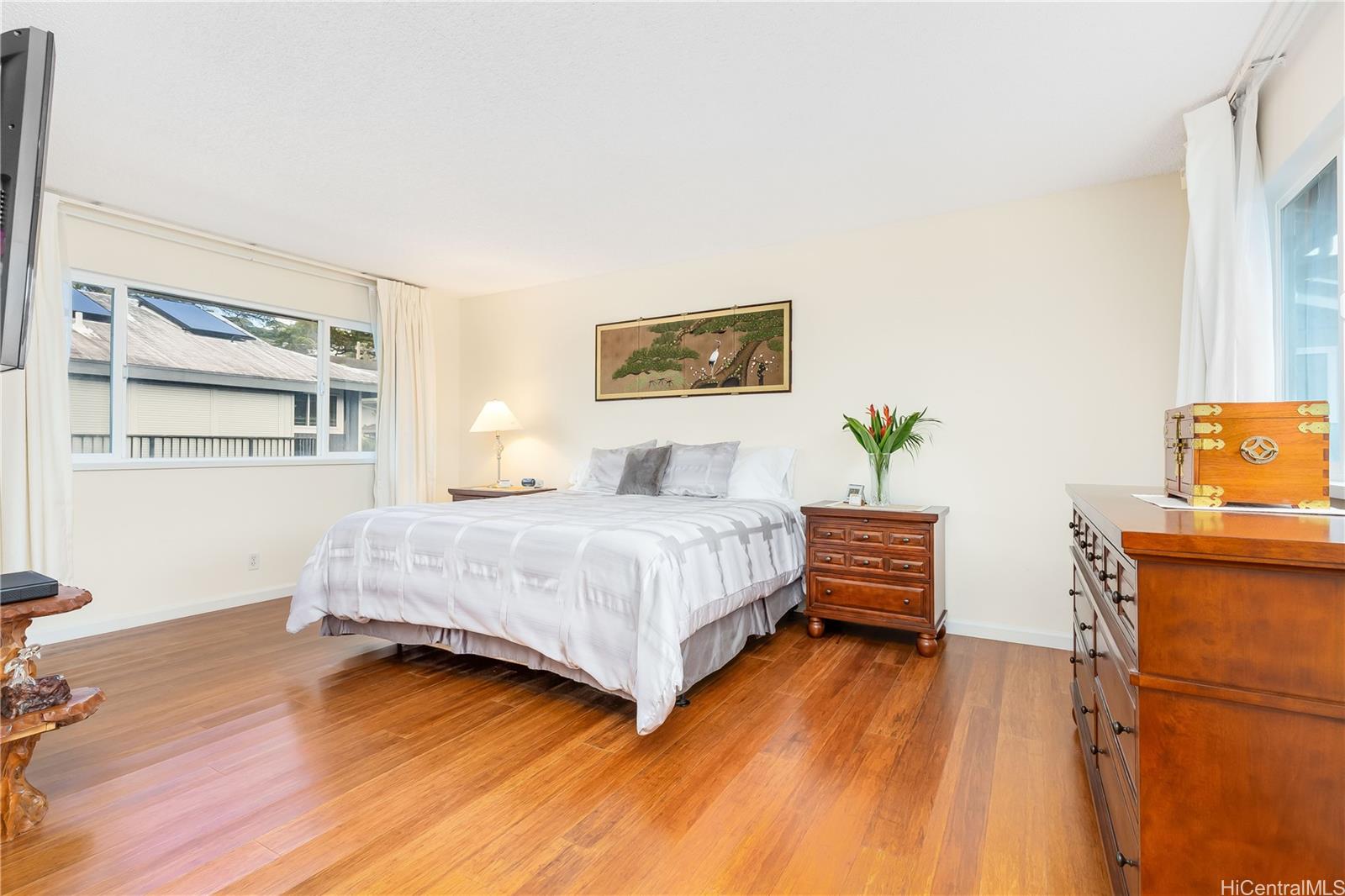 1516 Nehoa Street Unit 1 Honolulu HI 96822 listed 04012024