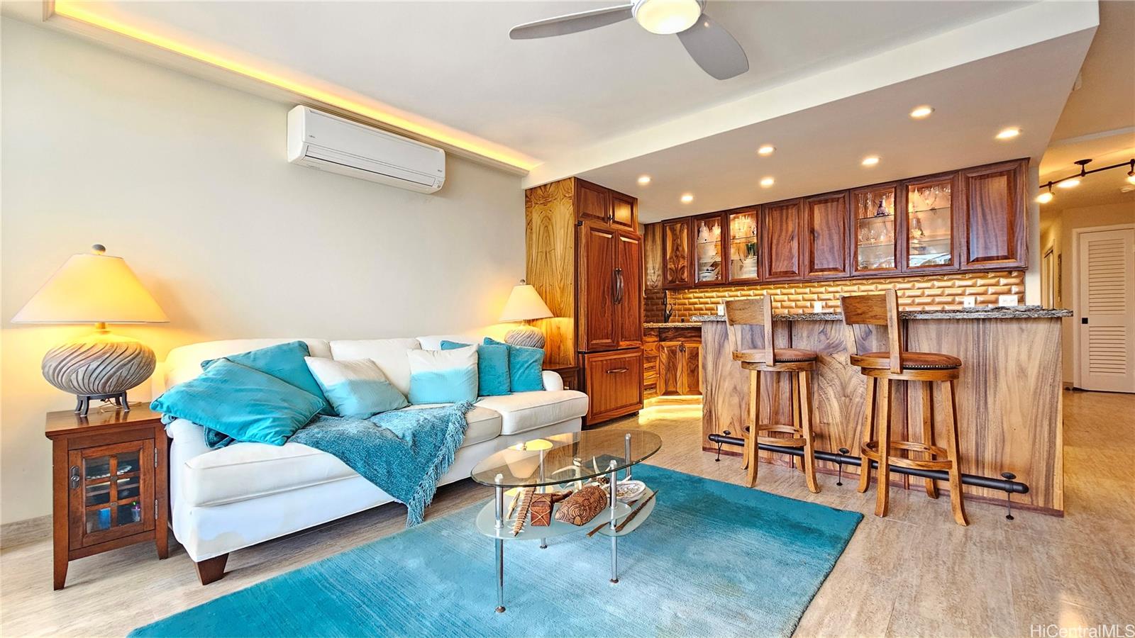 2999 Kalakaua Avenue  Unit 404