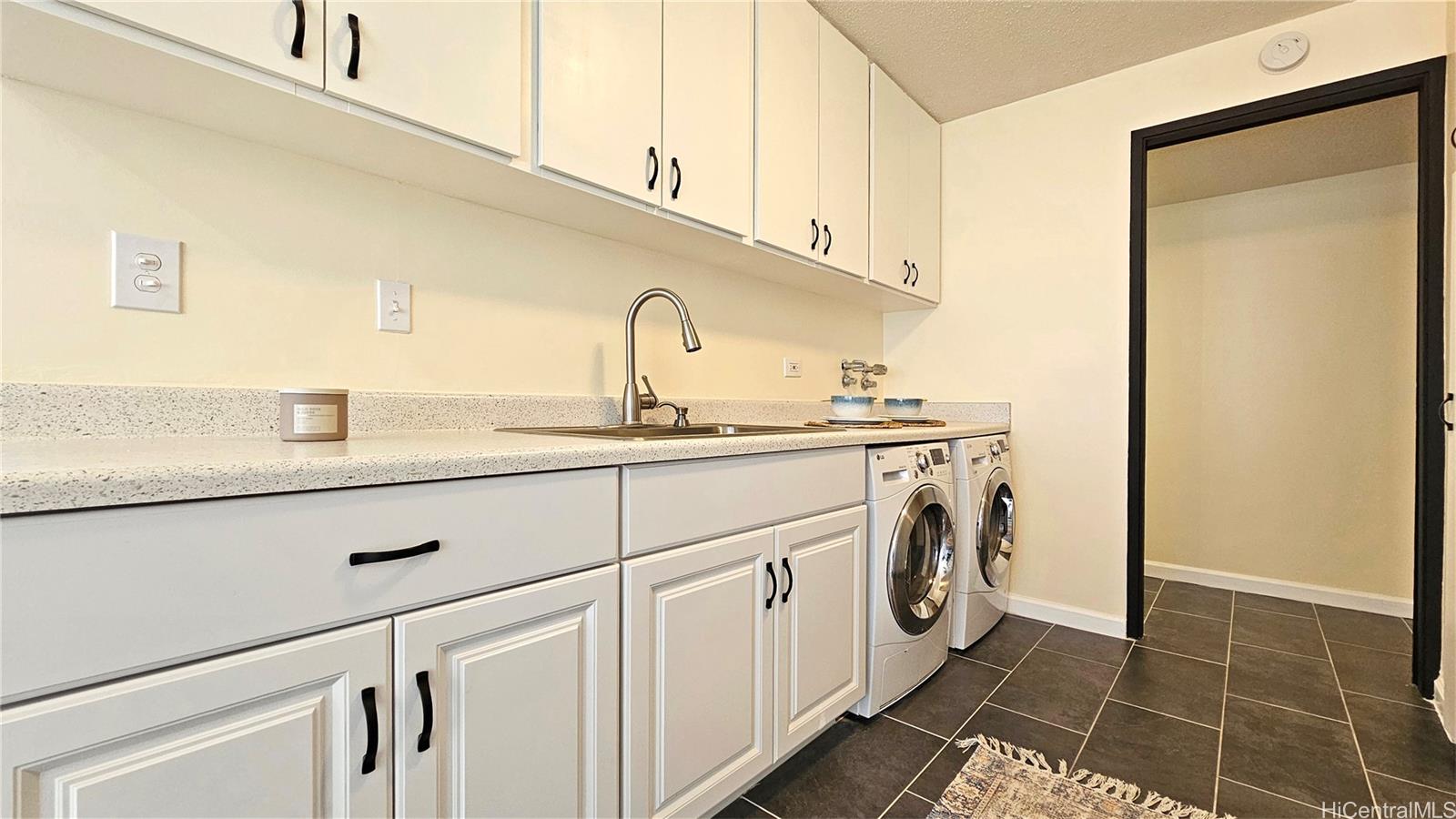 2825 S King Street  Unit 201