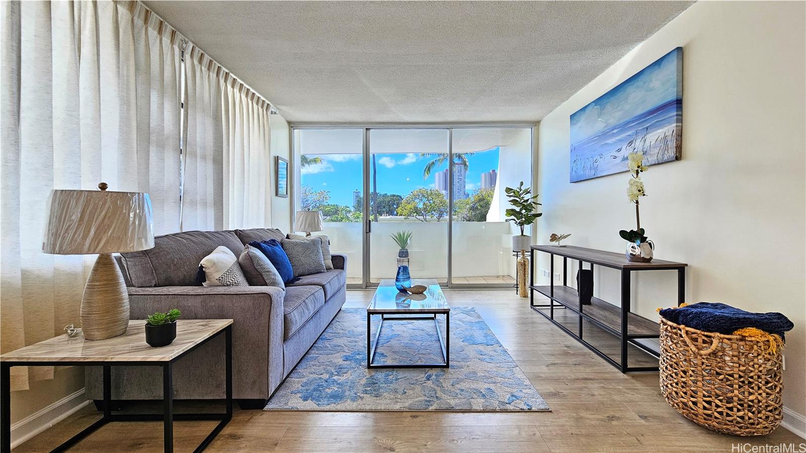 2825 S King Street  Unit 201