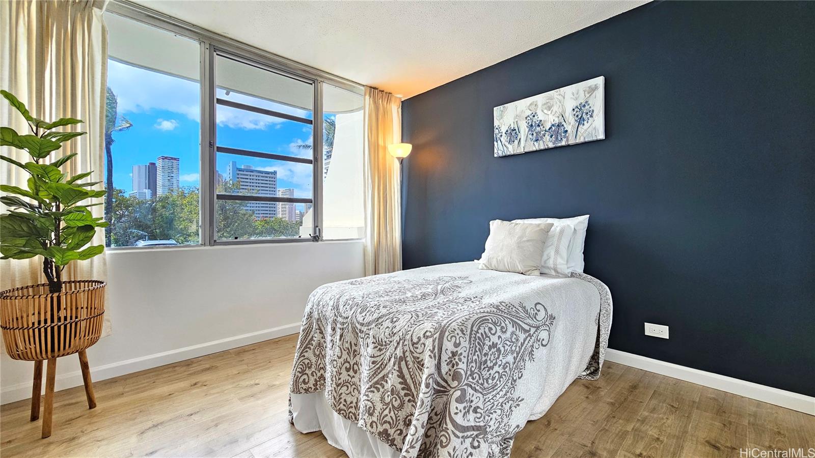 2825 S King Street  Unit 201