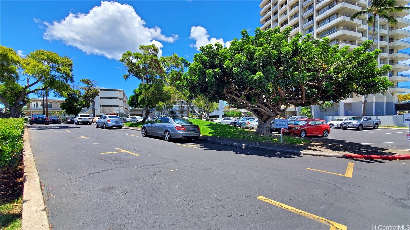 2825 S King Street  Unit 201