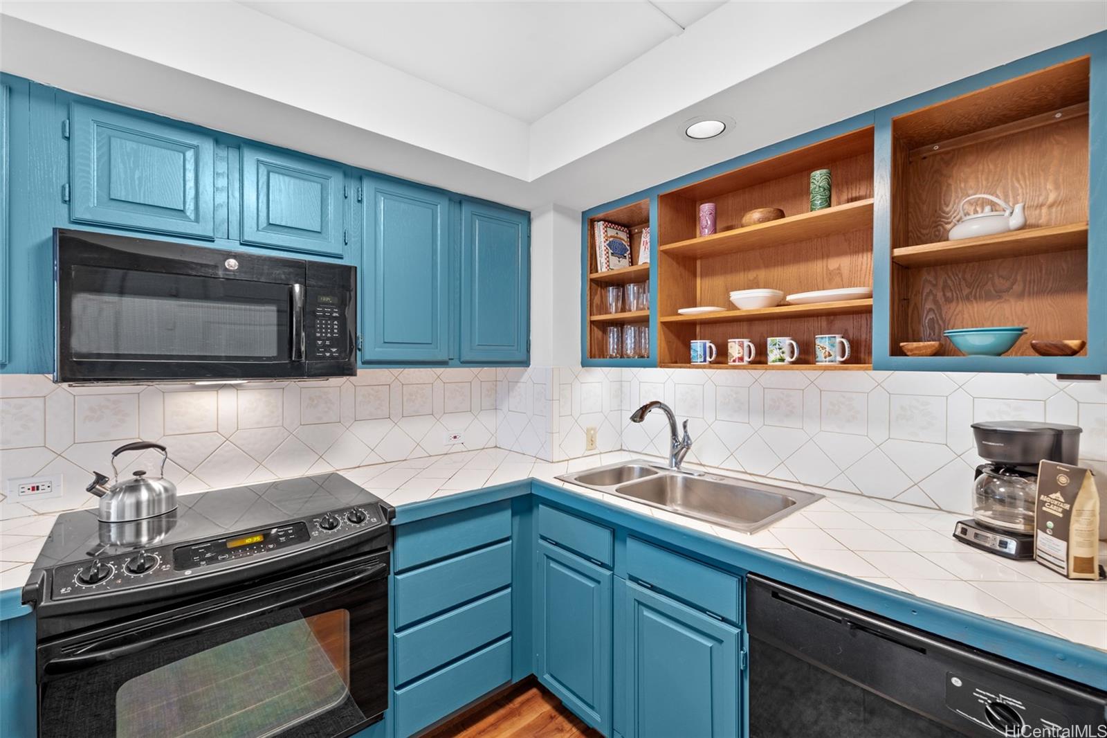 2500 Kalakaua Avenue  Unit 503