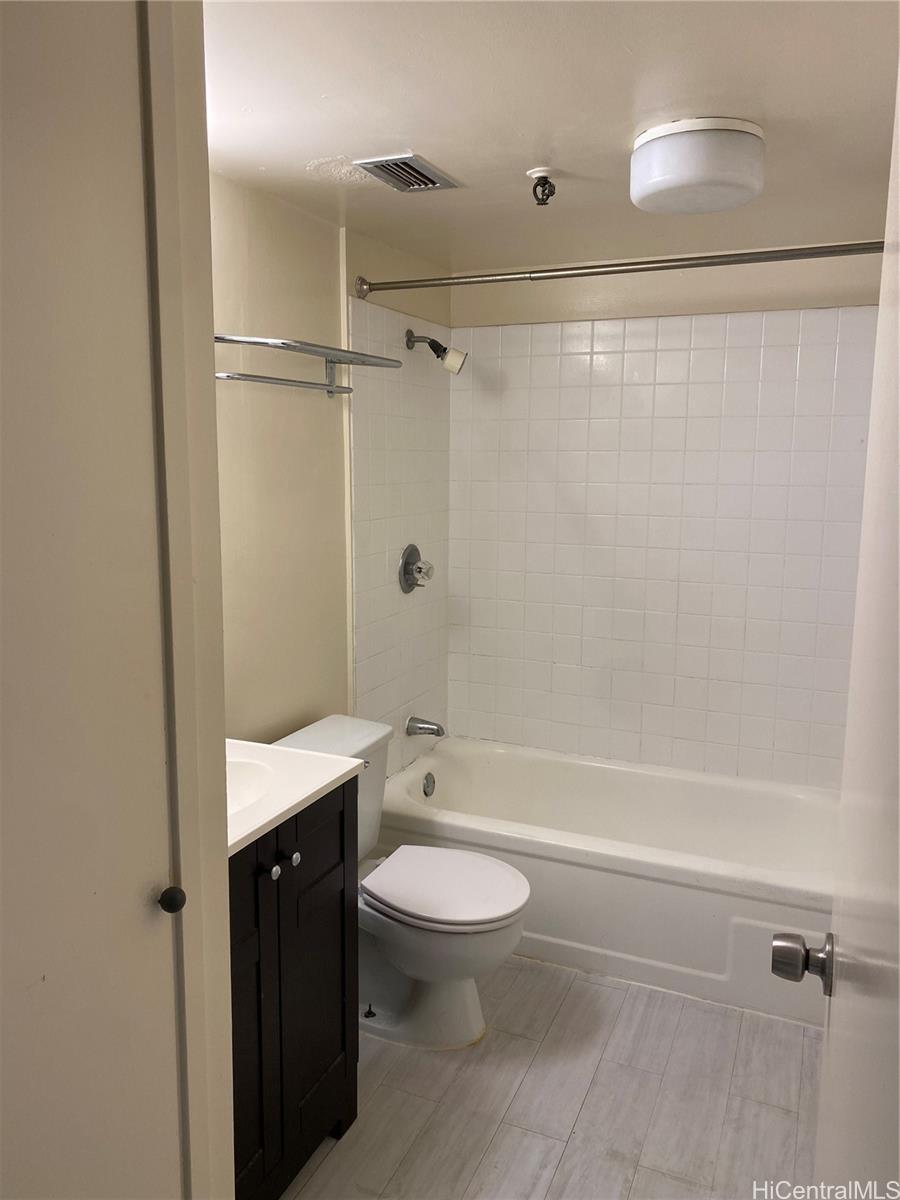 Photo 4 of 20