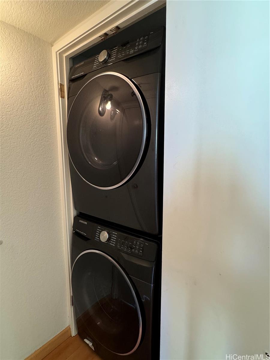 Photo 16 of 25