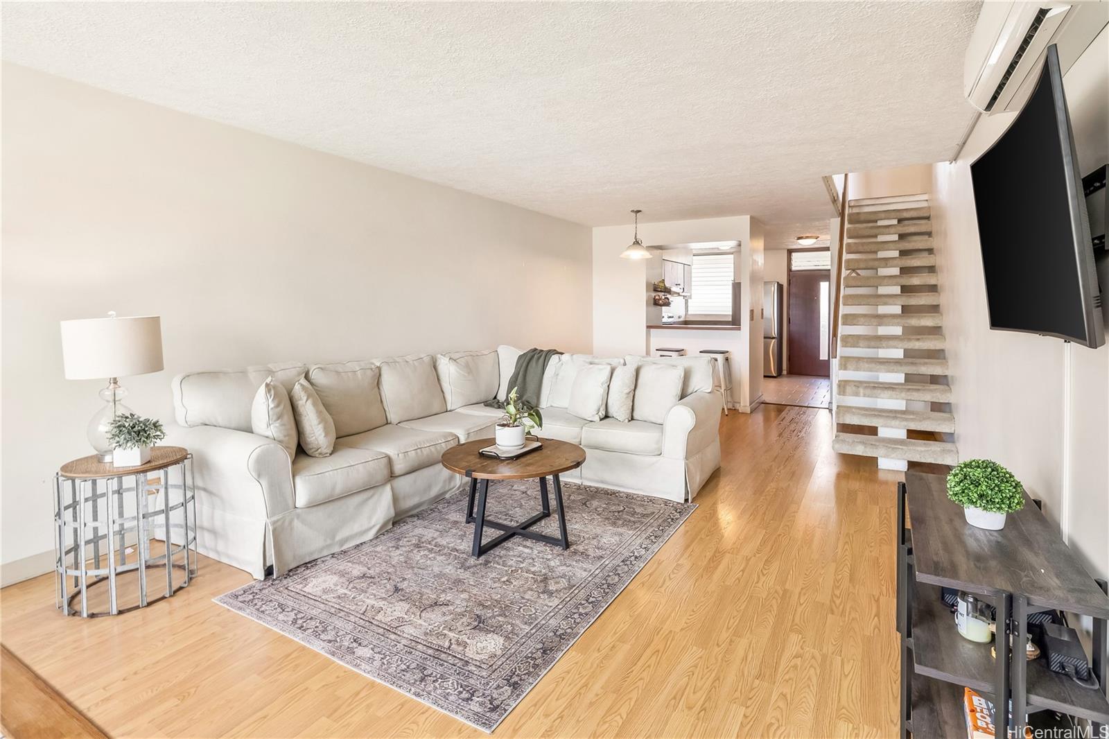 500 University Avenue 520