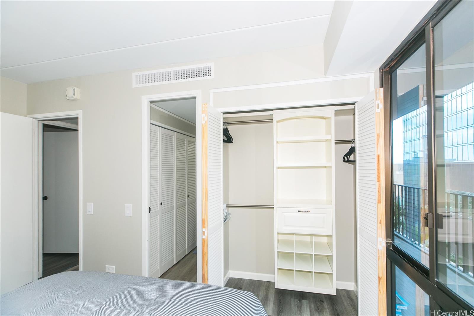 225 Queen Street  Unit 9G