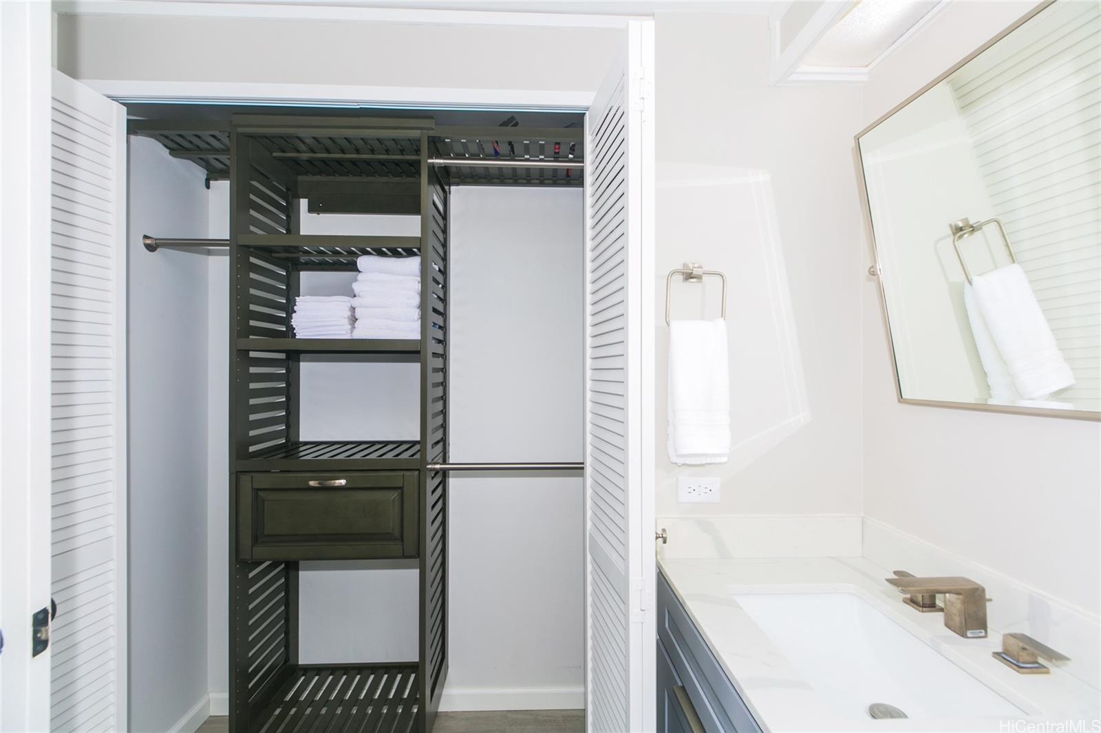 225 Queen Street  Unit 9G