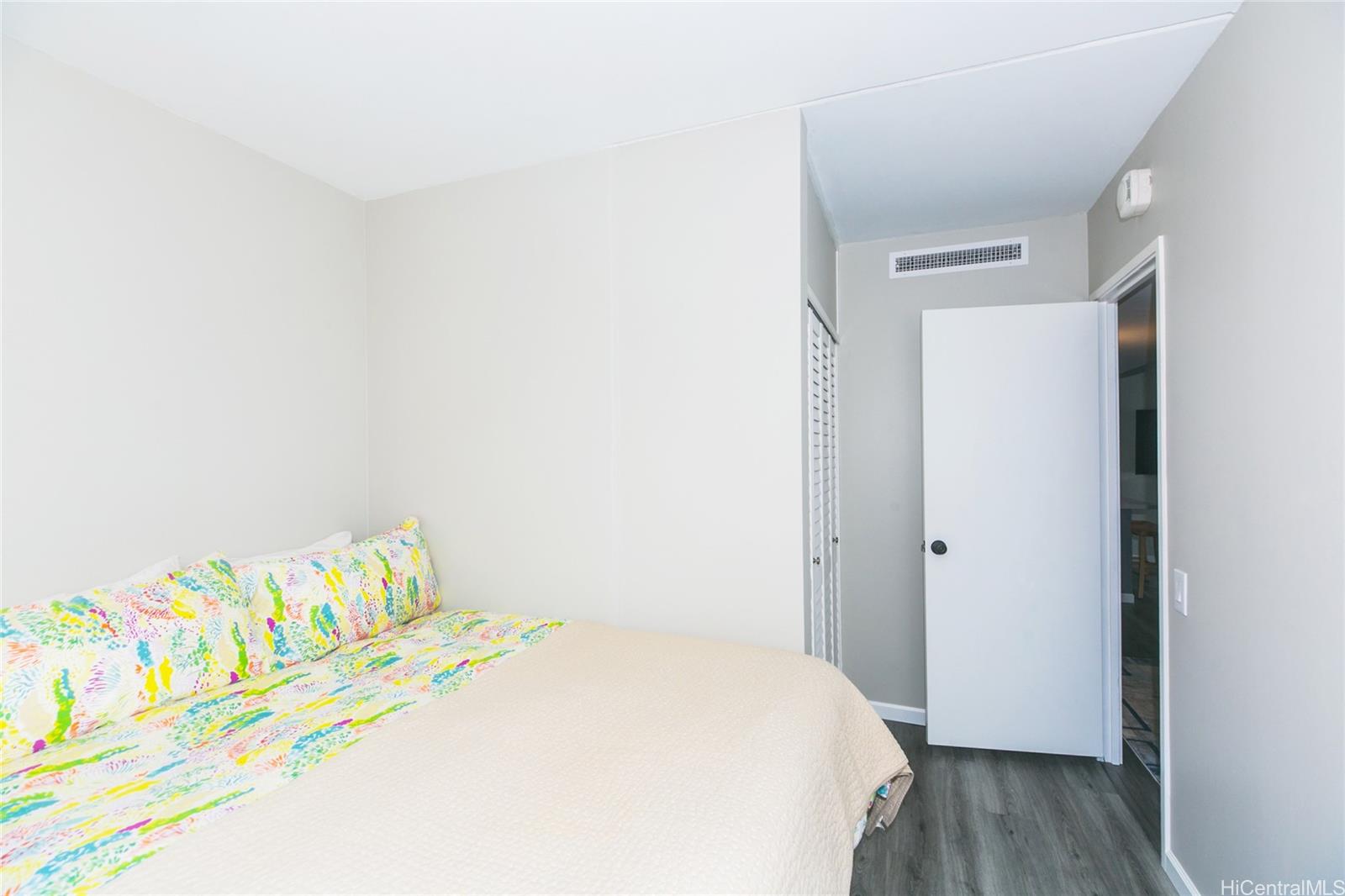 225 Queen Street  Unit 9G